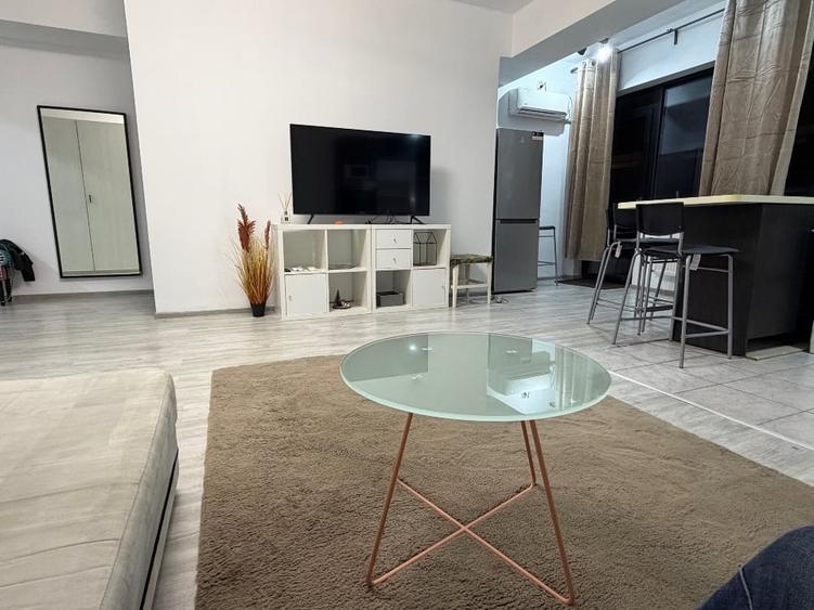 Apartament cu 2 camere semidecomandat, mobilat în Titan