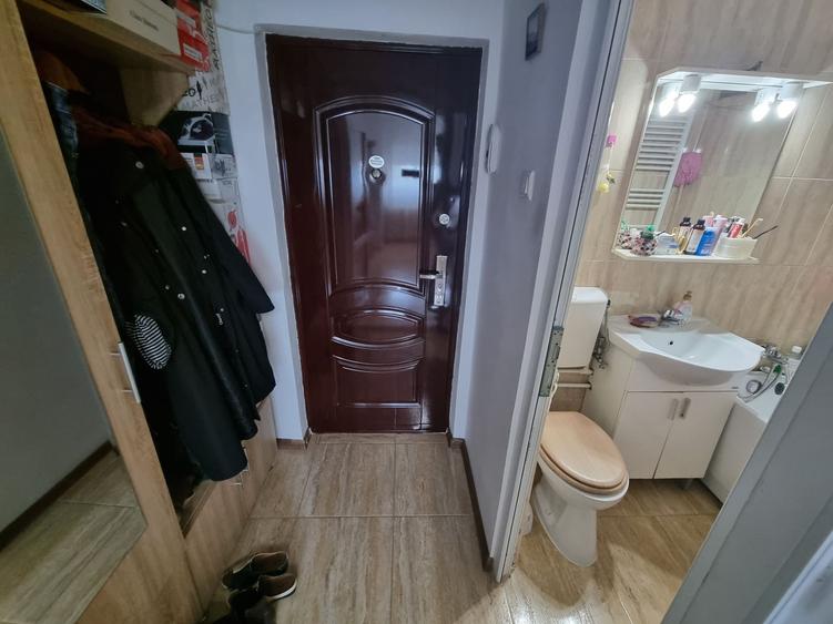 Garsonieră semidecomandată, mobilată în CET