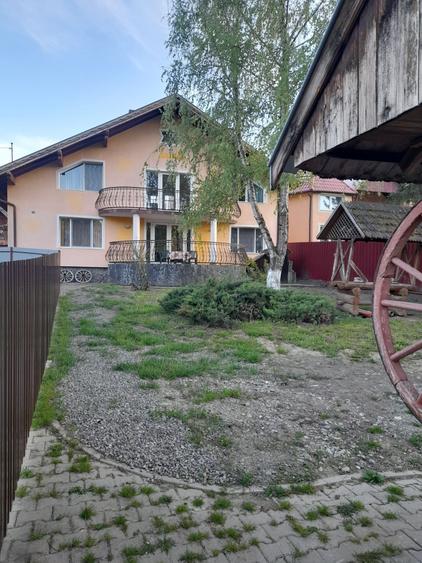 Casă cu 4 camere cu Teren 470 Mp în Bărdești