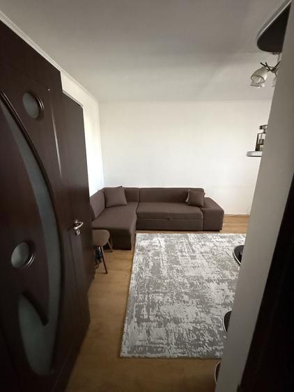 Apartament cu 3 camere decomandat în Dristor
