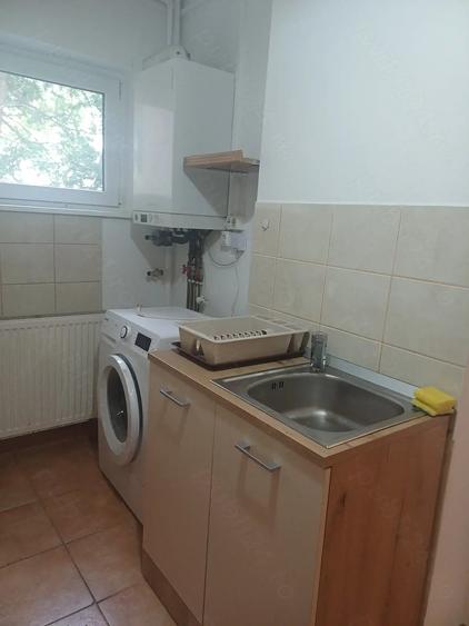 Apartament cu 2 camere decomandat în Cornișa