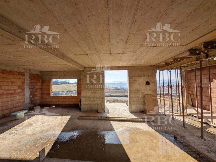 Casă individuală cu 4 camere cu Canalizare în Dâmbul Rotund