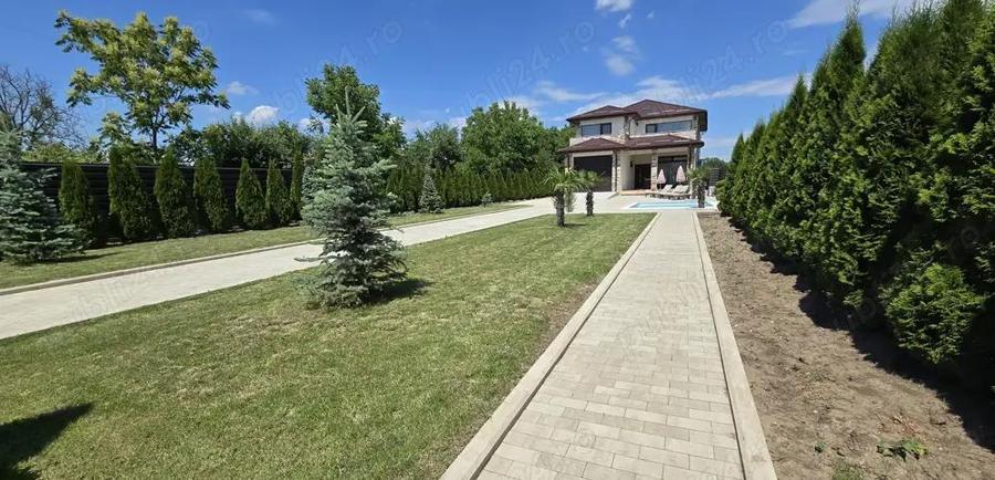 Casă cu 4 camere cu Teren 2530 Mp în Central