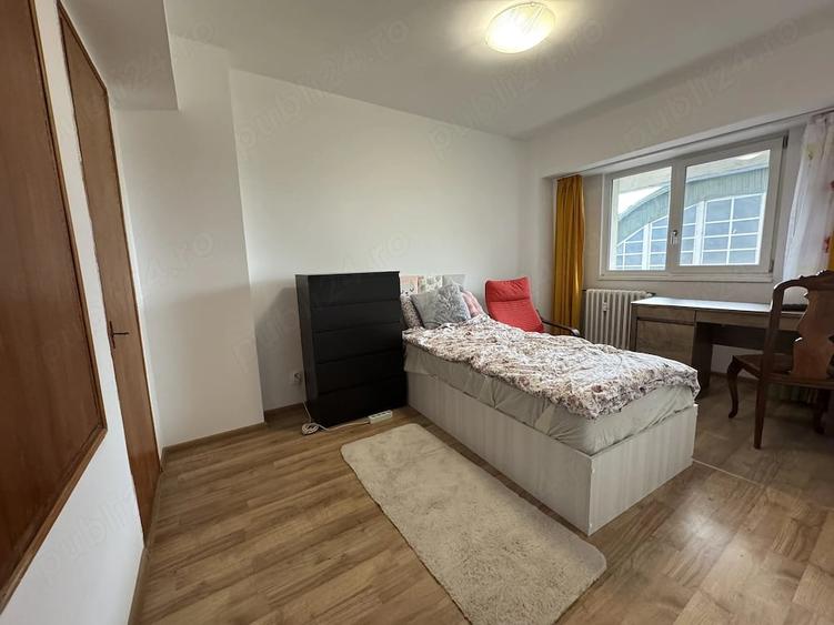 Apartament cu 4 camere decomandat în Iancului
