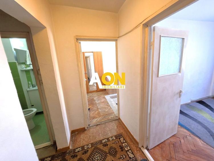 Apartament cu 3 camere decomandat, mobilat în Cetate