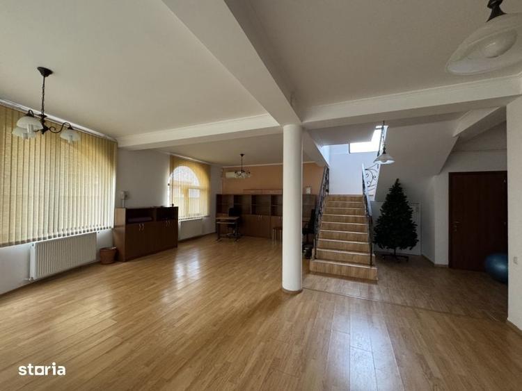 Casă cu 4 camere în Roșu