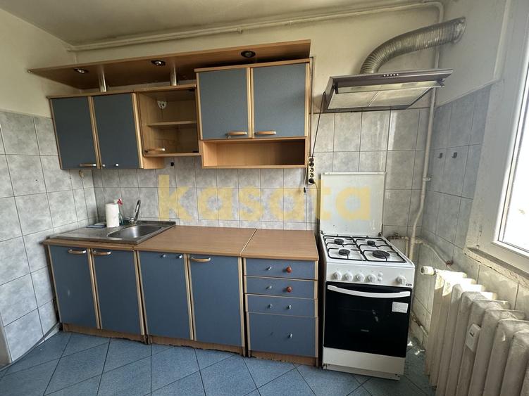 Apartament cu 3 camere decomandat, mobilat în Drumul Taberei