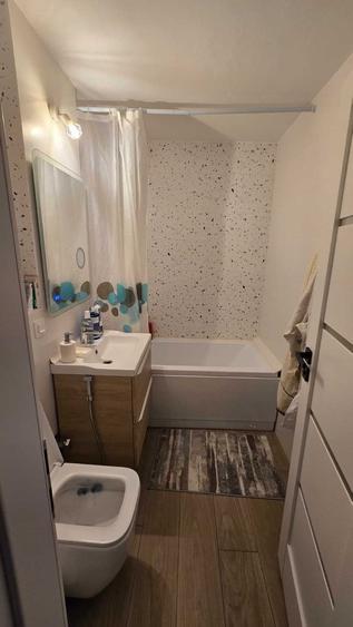 Apartament cu 2 camere decomandat în Podul de Fier