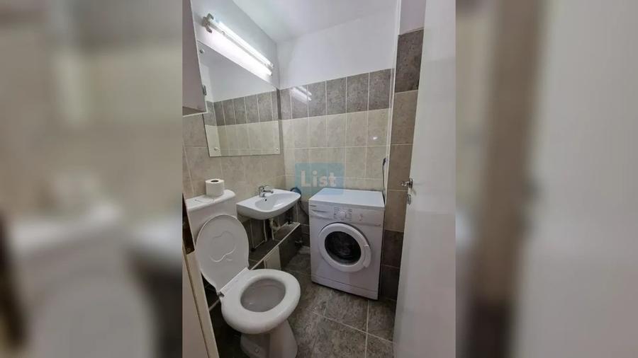 Apartament cu 3 camere semidecomandat în Plopilor