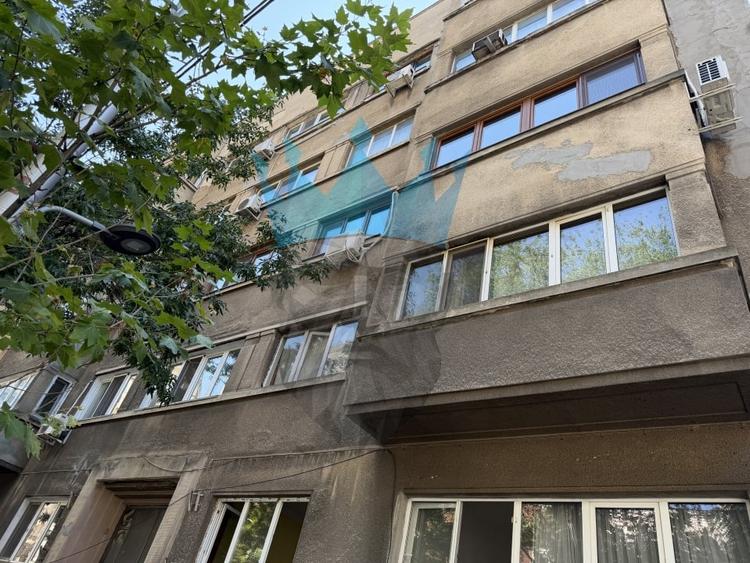 Apartament cu 3 camere semidecomandat, mobilat în P-ța Rosetti