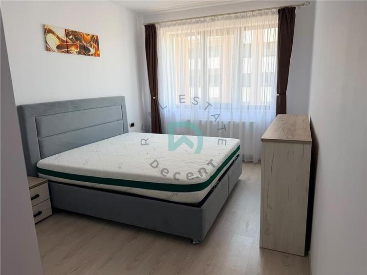 Apartament cu 3 camere decomandat în Tractorul