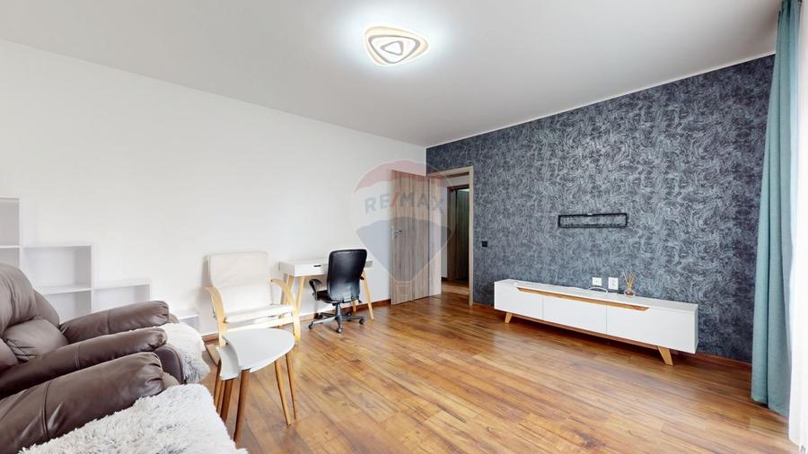 Apartament cu 2 camere decomandat, mobilat în Tractorul