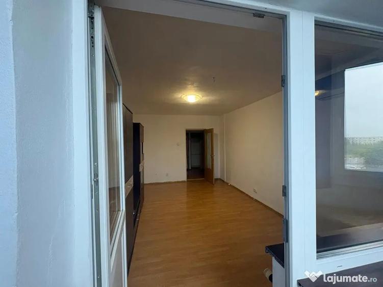 Apartament cu 2 camere decomandat în Triaj