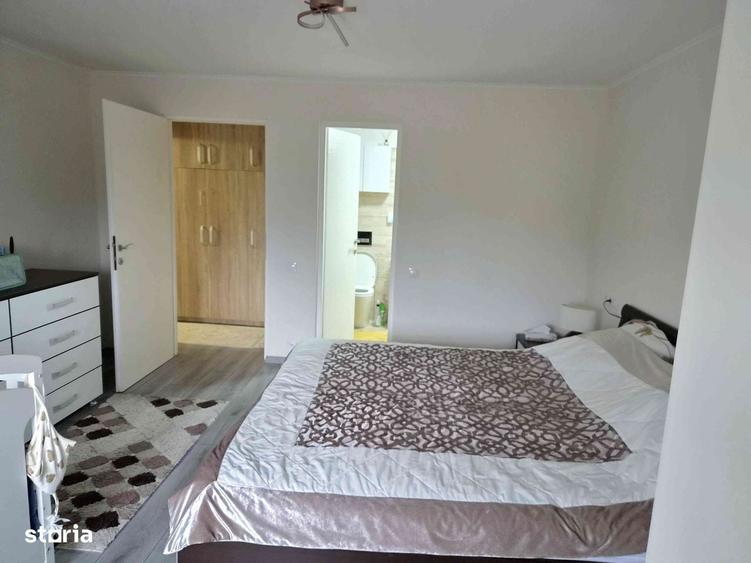 Apartament cu 4 camere în Micro 17