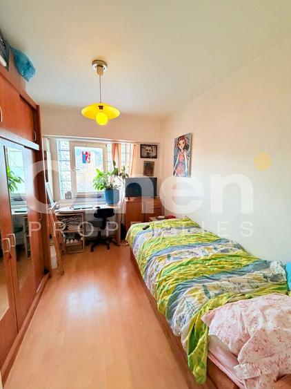 Apartament cu 3 camere semidecomandat, mobilat în Central