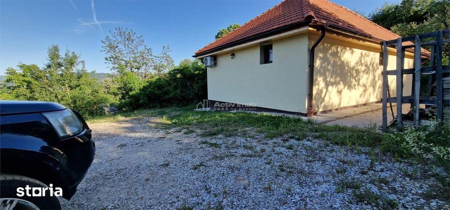 Casă cu 3 camere decomandat cu Teren 400 Mp în Central