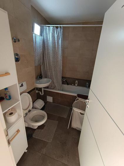 Apartament cu 3 camere semidecomandat în Bartolomeu