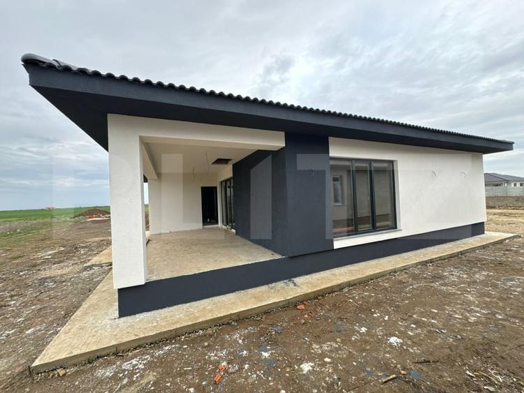 Casă individuală cu 4 camere cu Canalizare în Sântandrei