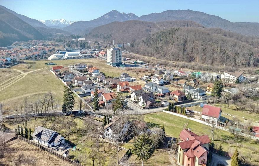 Casă individuală cu 7 camere cu Canalizare în Baciu