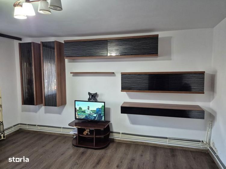Apartament cu 3 camere decomandat în Steaua