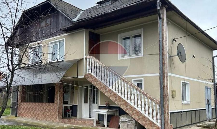 Casă individuală cu 5 camere cu Teren 6532 Mp în Cernești