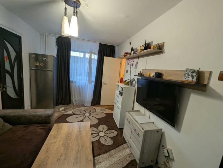 Apartament cu 2 camere semidecomandat, mobilat în Valea Rosie