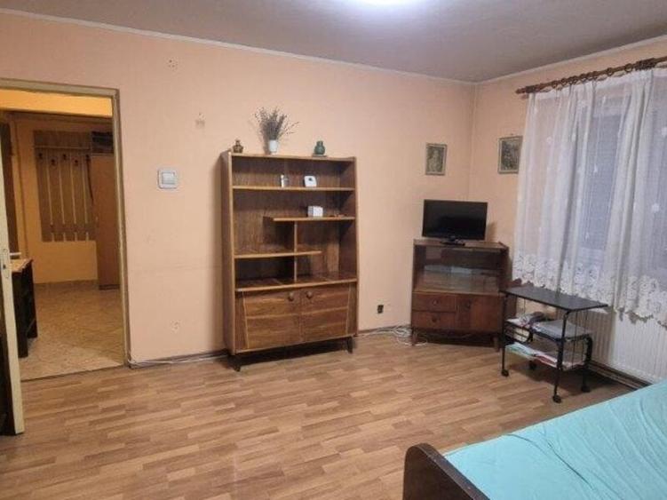 Apartament cu 2 camere semidecomandat în Ferentari