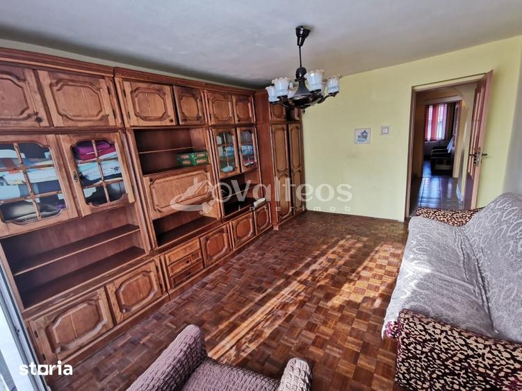 Apartament cu 4 camere decomandat în Central