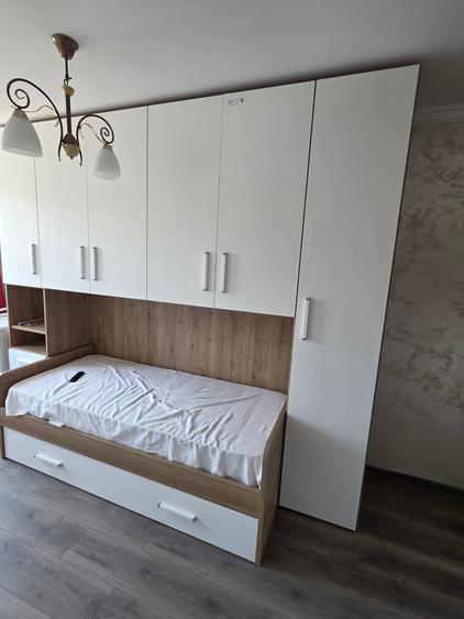 Apartament cu 3 camere semidecomandat în Ultracentral