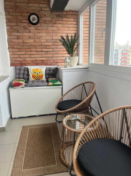 Apartament cu 3 camere decomandat în Exterior Vest