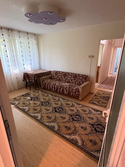 Apartament cu 3 camere semidecomandat în Exterior Vest