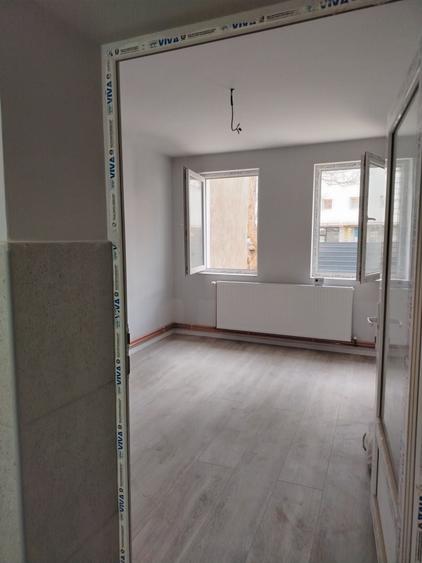 Casă cu 4 camere cu Teren 50 Mp în Dosu Bricii