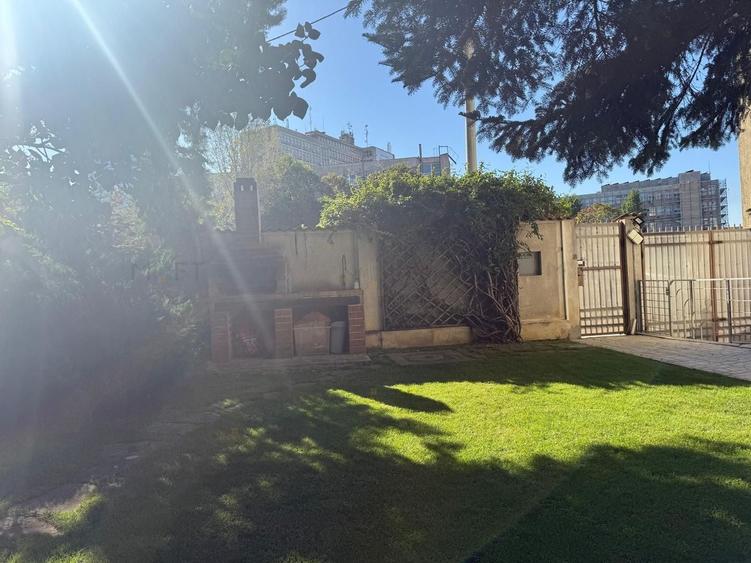 Apartament cu 4 camere decomandat, mobilat în Barbu Văcărescu