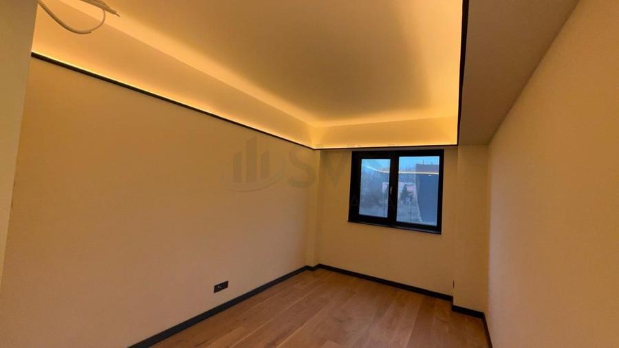 Apartament cu 3 camere semidecomandat în Pipera