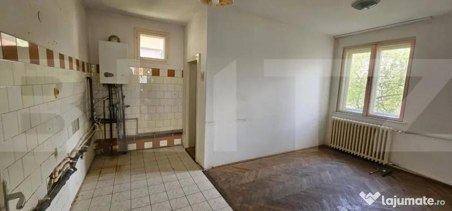 Casă cu 3 camere cu Teren 542 Mp în Central