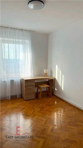 Apartament cu 3 camere decomandat în 7 Noiembrie