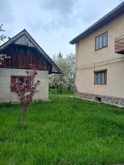 Casă individuală cu 4 camere cu Canalizare în Central
