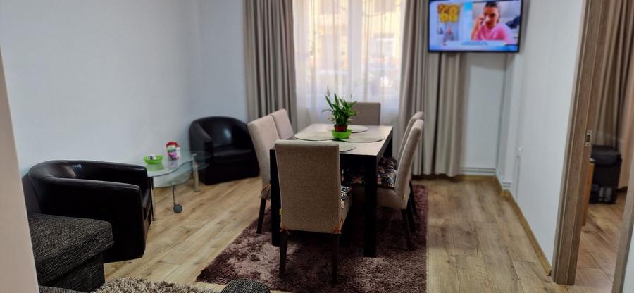Apartament cu 3 camere decomandat în Central