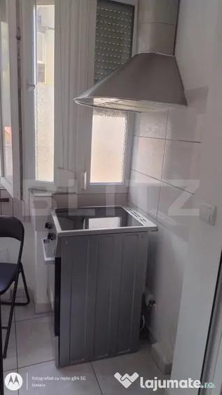 Apartament cu 4 camere semidecomandat în Central