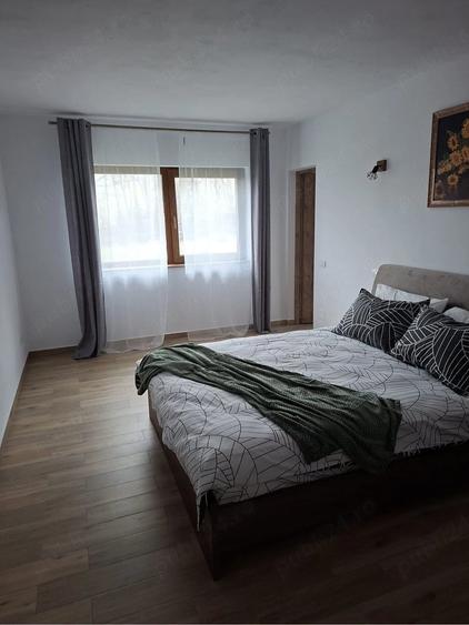Casă cu 3 camere cu Teren 6000 Mp în Central