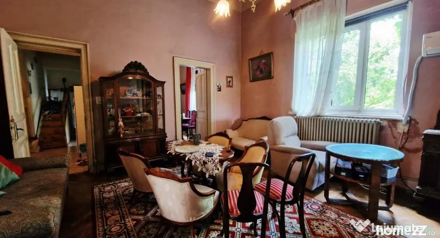 Apartament cu 5 camere semidecomandat în Dacia