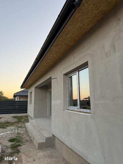 Casă cu 4 camere cu Teren 500 Mp în Joița