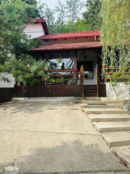 Casă cu 5 camere cu Teren 5000 Mp în Telega