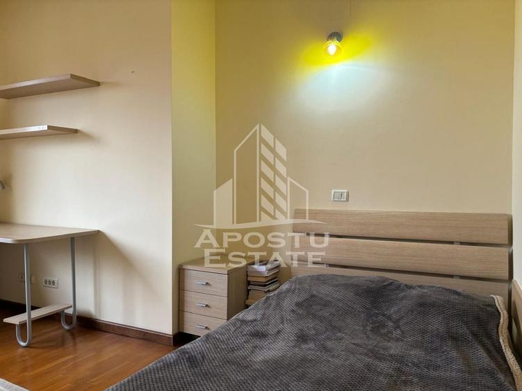 Casă individuală cu 6 camere cu Canalizare în Mehala
