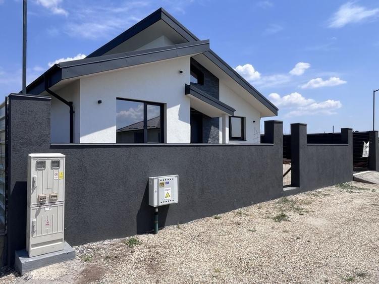 Casă cu 3 camere cu Teren 350 Mp în Central