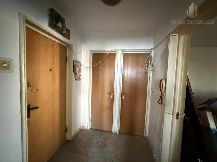 Apartament cu 3 camere decomandat în Drumul Taberei