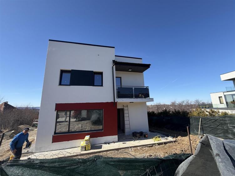Casă cu 4 camere decomandat cu Teren 500 Mp în Bârnova