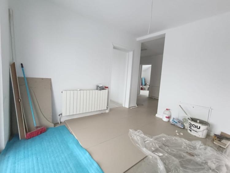Casă individuală cu 5 camere cu Teren 300 Mp în Lancrăm