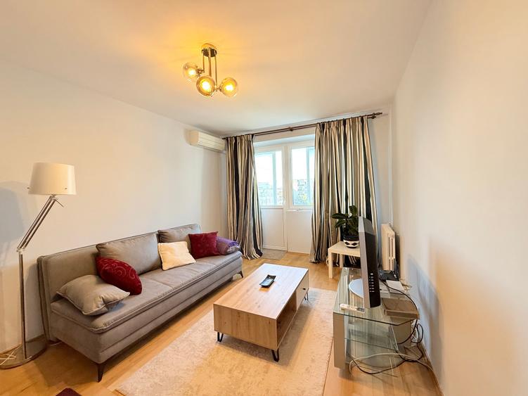 Apartament cu 3 camere decomandat, mobilat în Tineretului