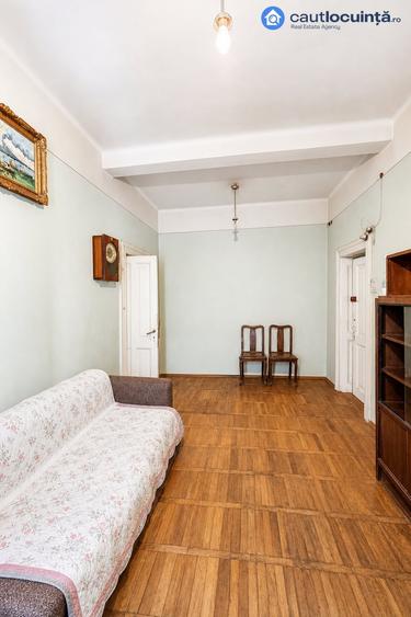 Apartament cu 3 camere în P-ța Romană
